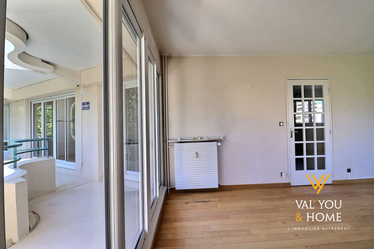 Appartement T4 90 m2 3 chambres 5ème Etage/6 avec ascenseur / Cave / Garage fermé - photo 2