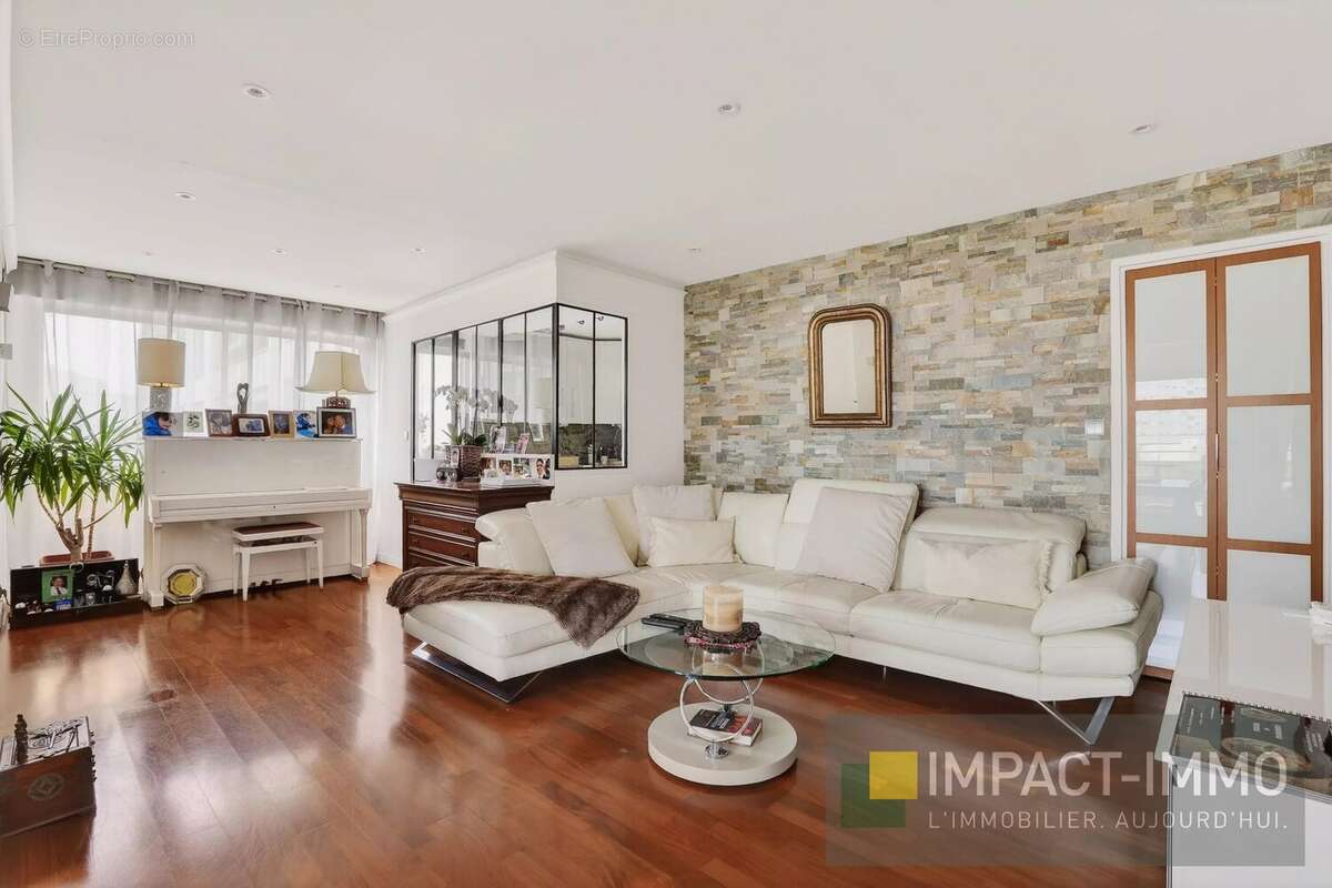Appartement à COURBEVOIE