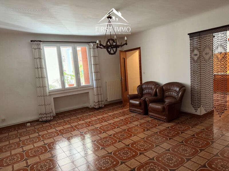 Maison à VELAUX