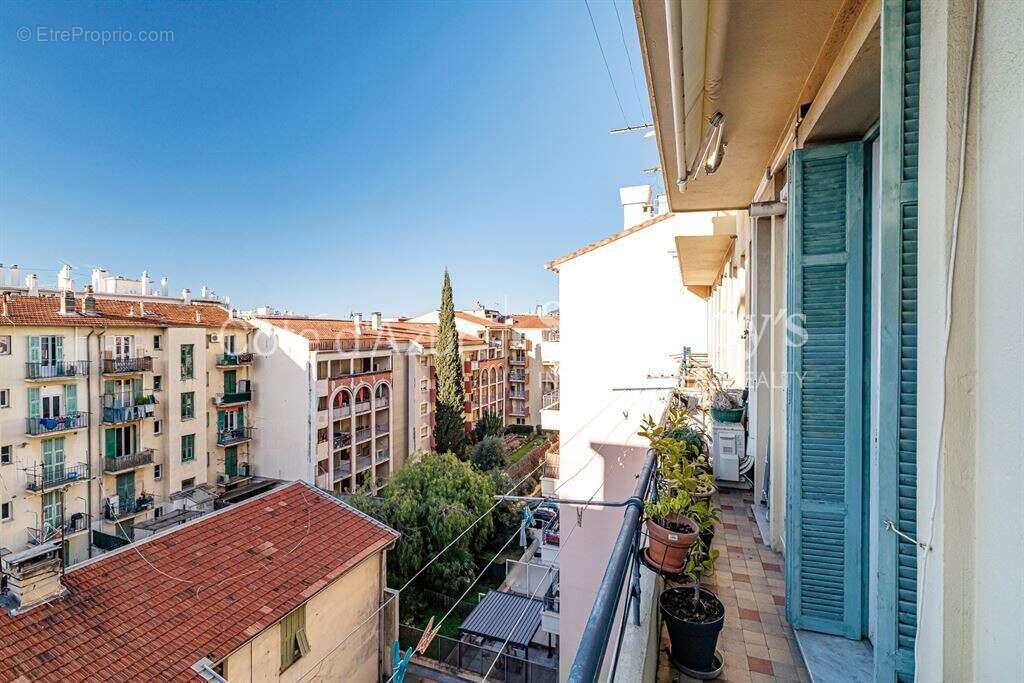 Nice Port, appartement de 90 m² en avant-dernier étage avec balcon et vue dégagée - photo 18