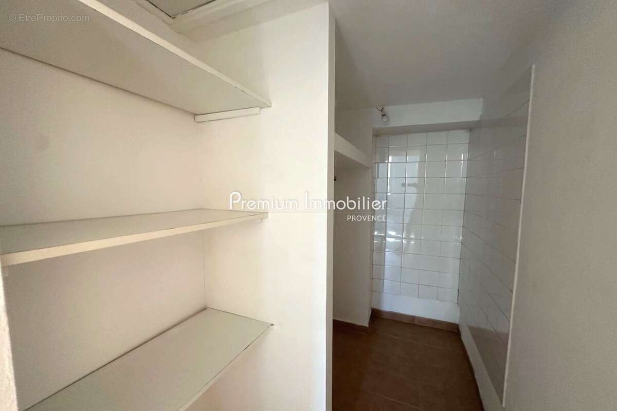 Appartement à LE PUY-SAINTE-REPARADE