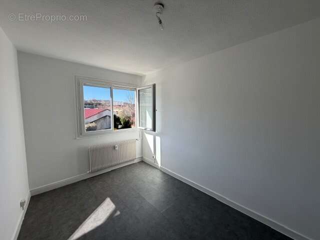 Appartement T3 – 65 m² avec parking – proximité chateaucreux - photo 3