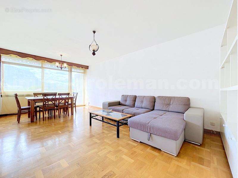 Appartement_T4_Gaillard_belle_superficie_proche_prox_frontière_Suisse_direction_GENEVE_autoroutes_investissement_locatif_vente_vue_séjour_cuisine_ouverte_ - Appartement à GAILLARD