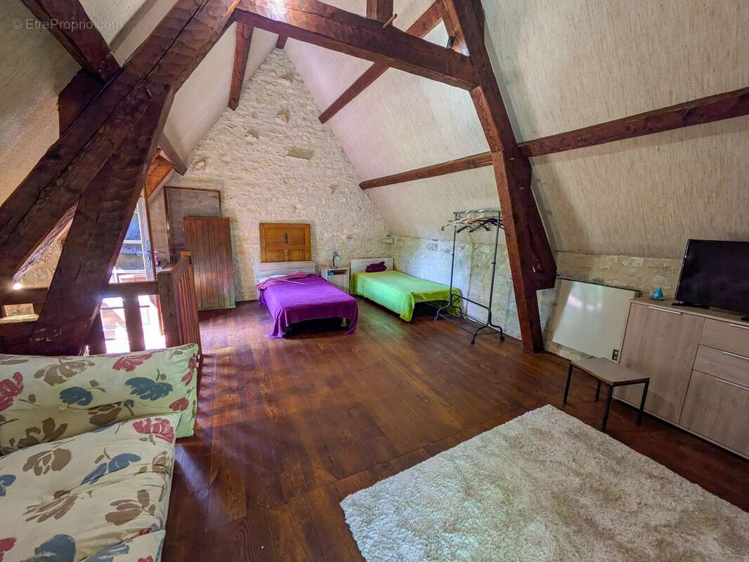 Jolie maison en pierre avec annexe pour les invités. - photo 9