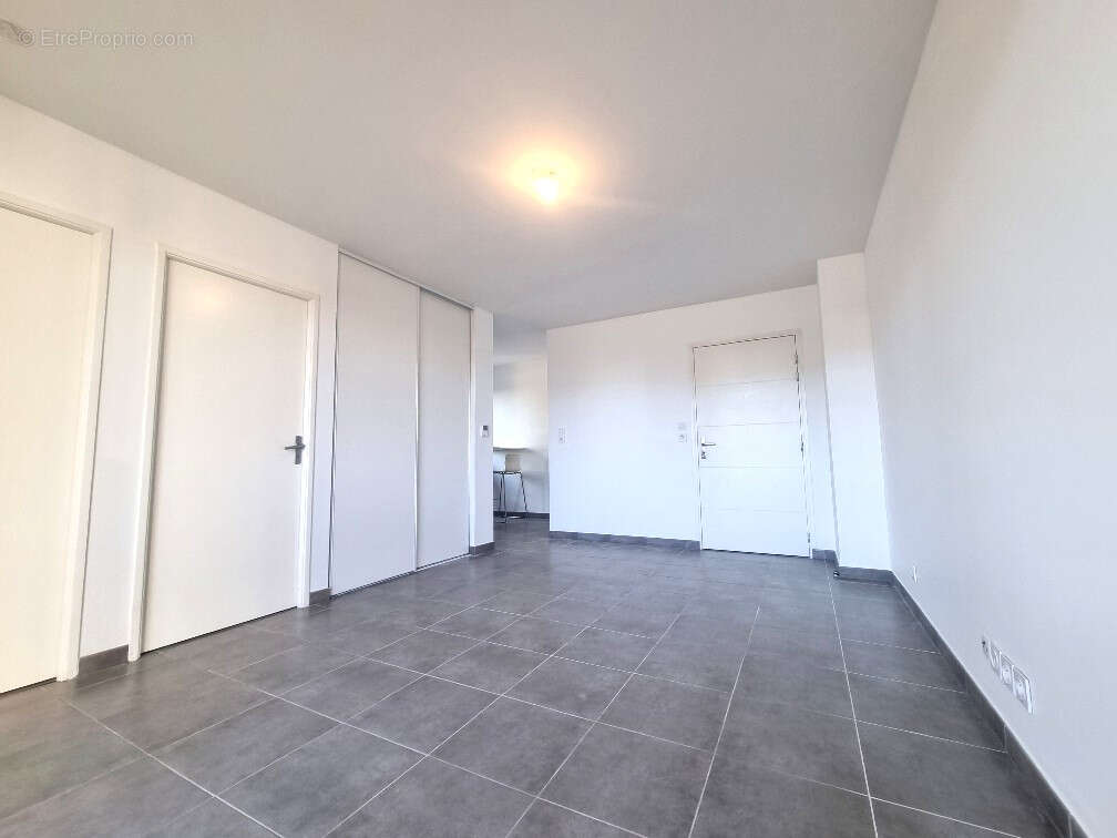 Appartement à BEAUZELLE