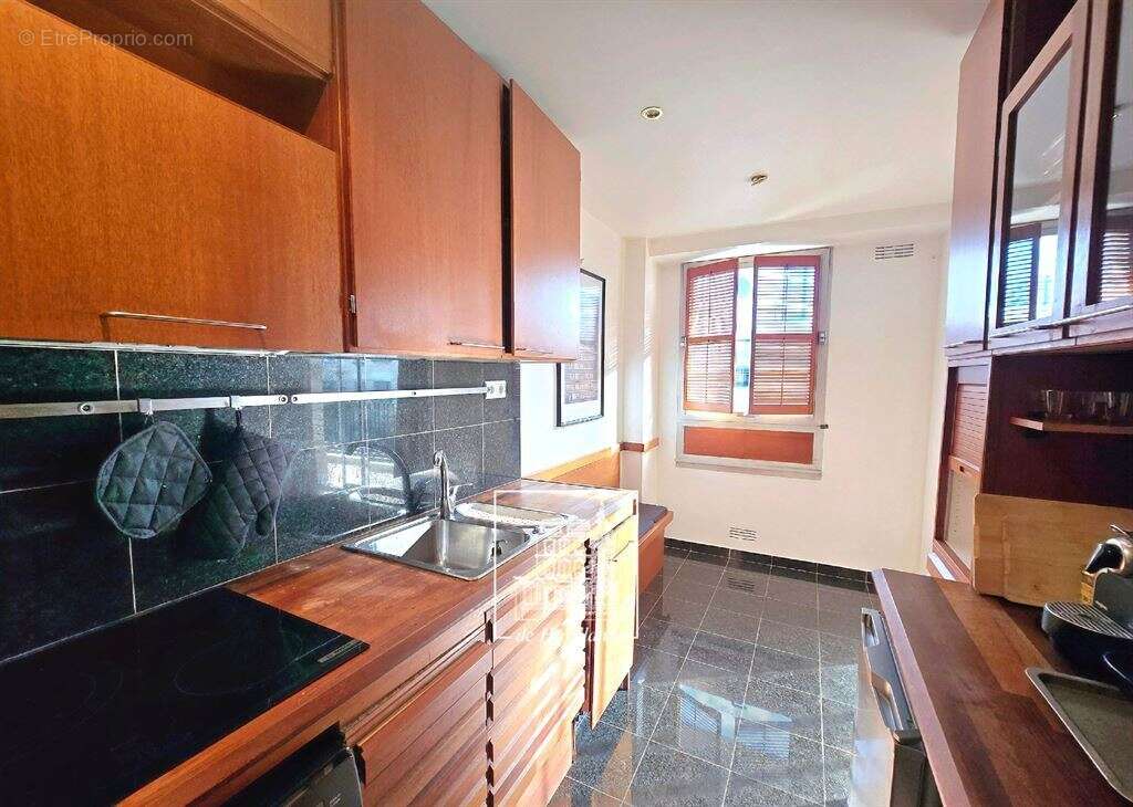 Appartement à NEUILLY-SUR-SEINE