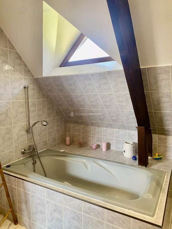 Maison à BEAUMONT-LA-RONCE