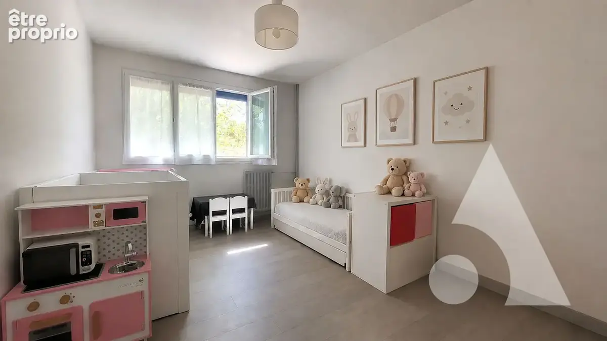 Herblay Sur Seine - Appartement 5 pièces  de 96m²  avec balcon, caves, parking et box - photo 9
