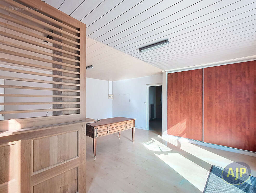 Commerce à MONTAIGU