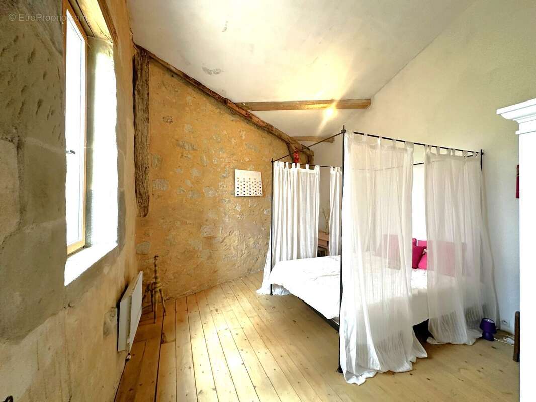 Maison à SAINT-COLOMB-DE-LAUZUN