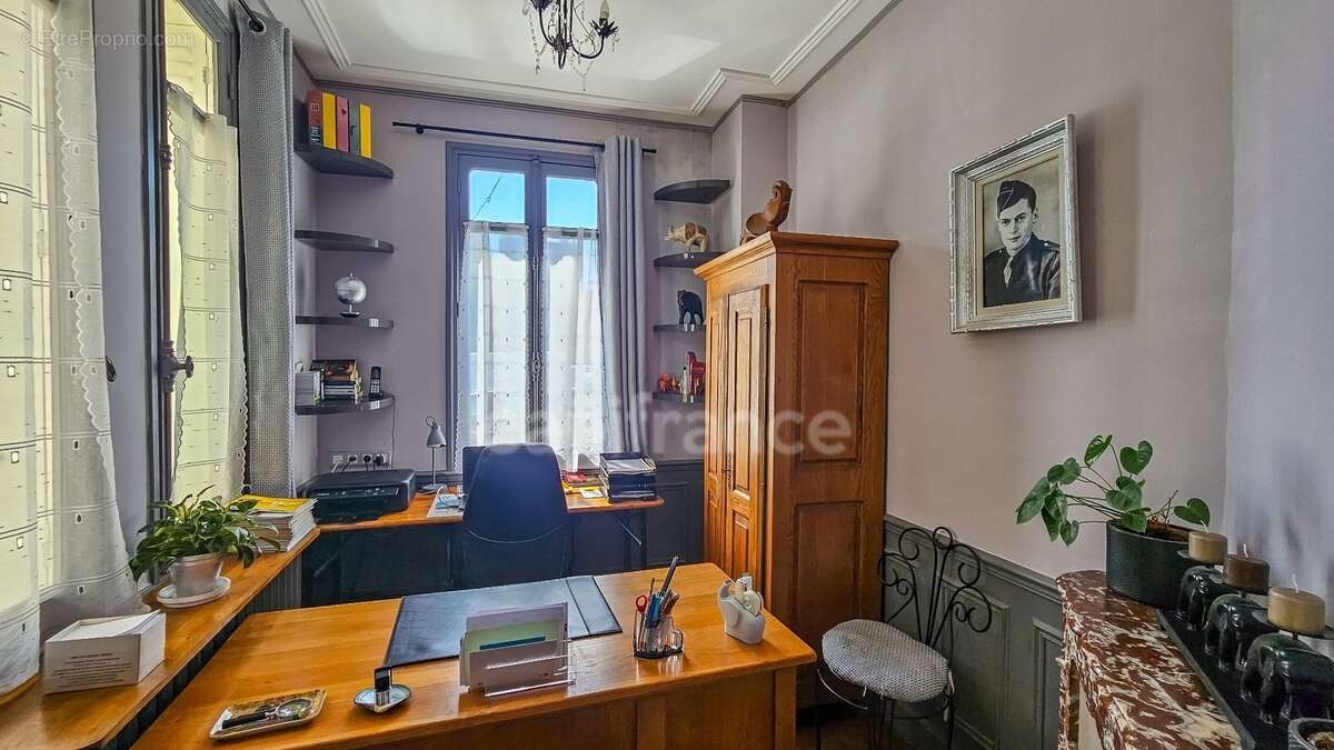 Plein centre ville d' ETAMPES (91) propriété à vendre 13 pièces, avec grand garage, 2 dépendances et terrain clos de 997 m² - photo 17