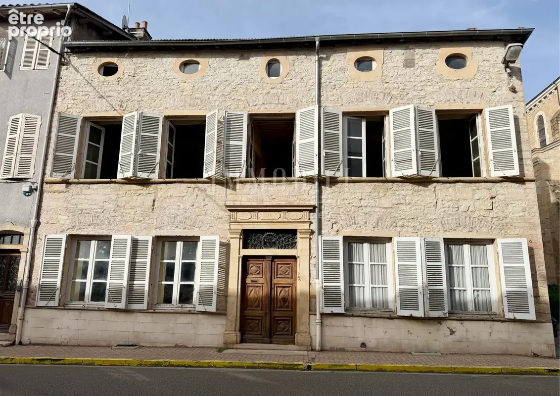 Demeure de caractère du XVIIᵉ siècle de 340 m2 avec cour et beau potentiel - photo 23