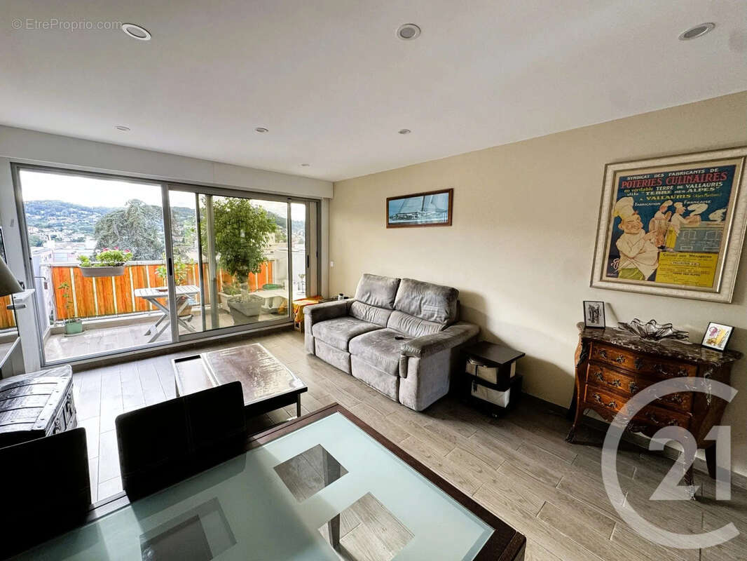 Appartement à VALLAURIS