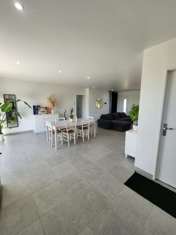 Maison à SAINT-JEAN-D'ANGELY