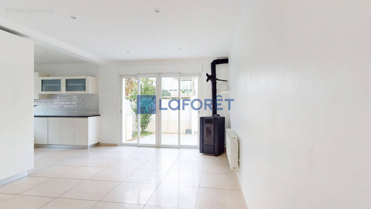 Maison à PARAY-VIEILLE-POSTE