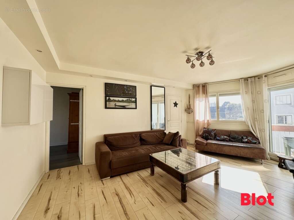 Appartement à REZE
