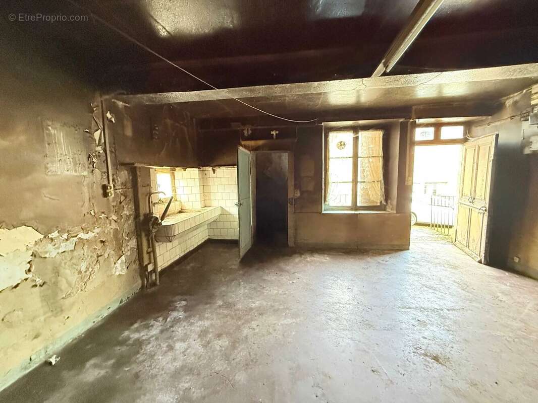 Charmante petite ferme-château entièrement à rénover - photo 4