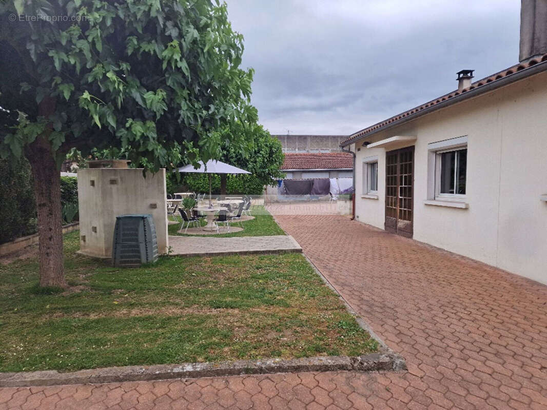 Maison ANGOULEME 520 m2 - photo 2