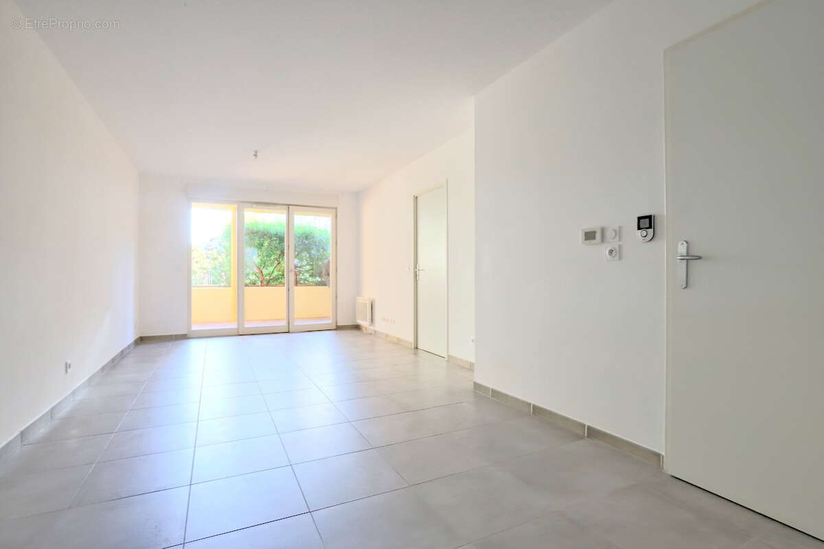 Appartement à SOLLIES-PONT