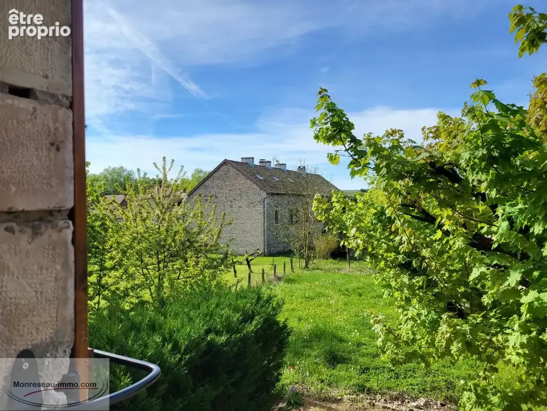 Propriété de Village avec cour, dépendances et jardin... - photo 8