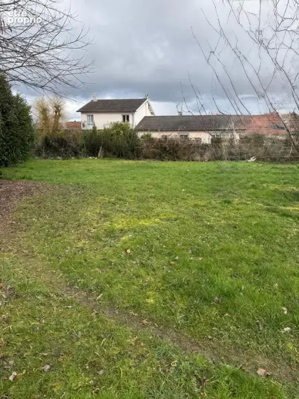terrain à construire vendu viabilisé et tout clôturé de 740 m² - photo 6