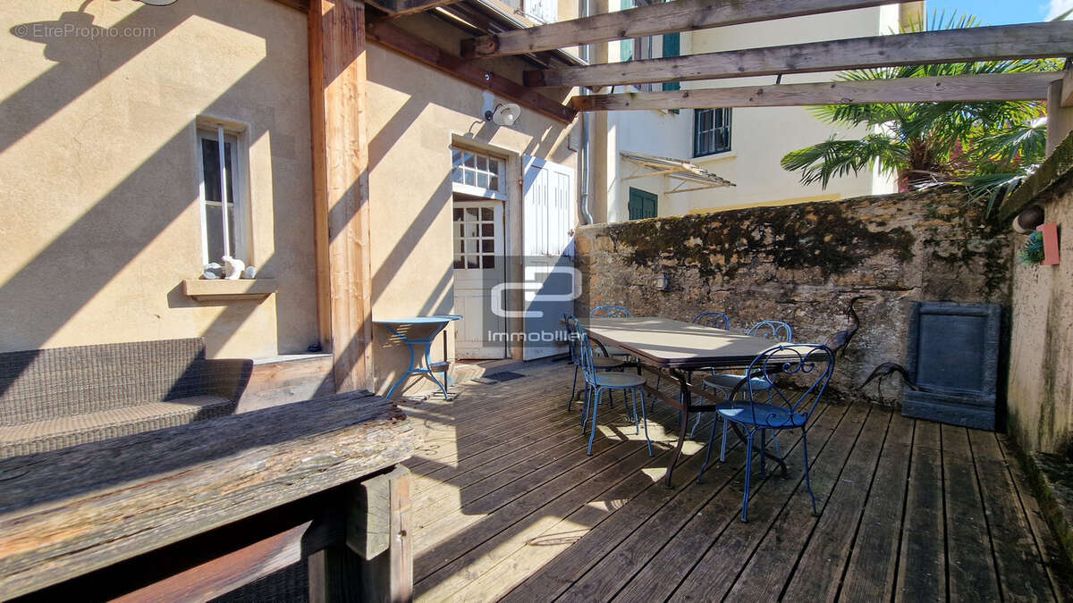 Maison à COUZON-AU-MONT-D'OR