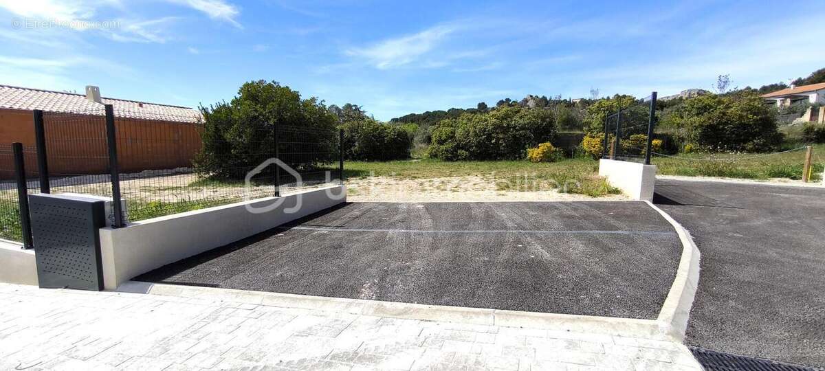 A vendre terrain constructible et viabilisé de 500 m2  , au pied du Luberon , très au calme , sur Mérindol - photo 8