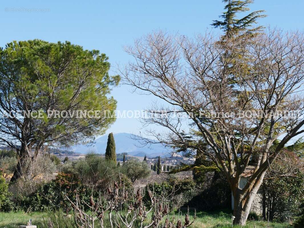 Terrain à SAINTE-CECILE-LES-VIGNES