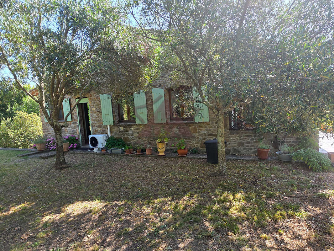 Maison en pierres sur terrain de 2250 m² - photo 3