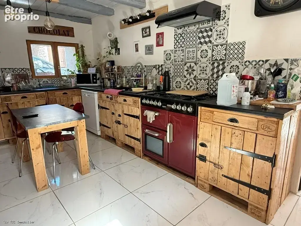 Maison en Pierre Avec Sa Piscine Chauffée et Dépendances Sur 4676m² - photo 9