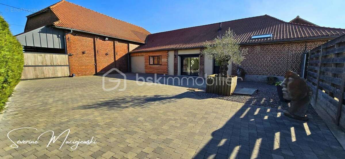 Propriété semi plain pied de 260 m² - photo 3