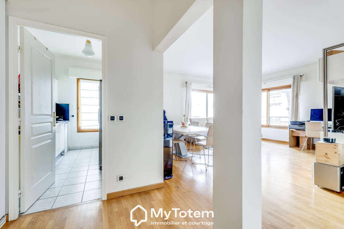 Appartement à COURBEVOIE