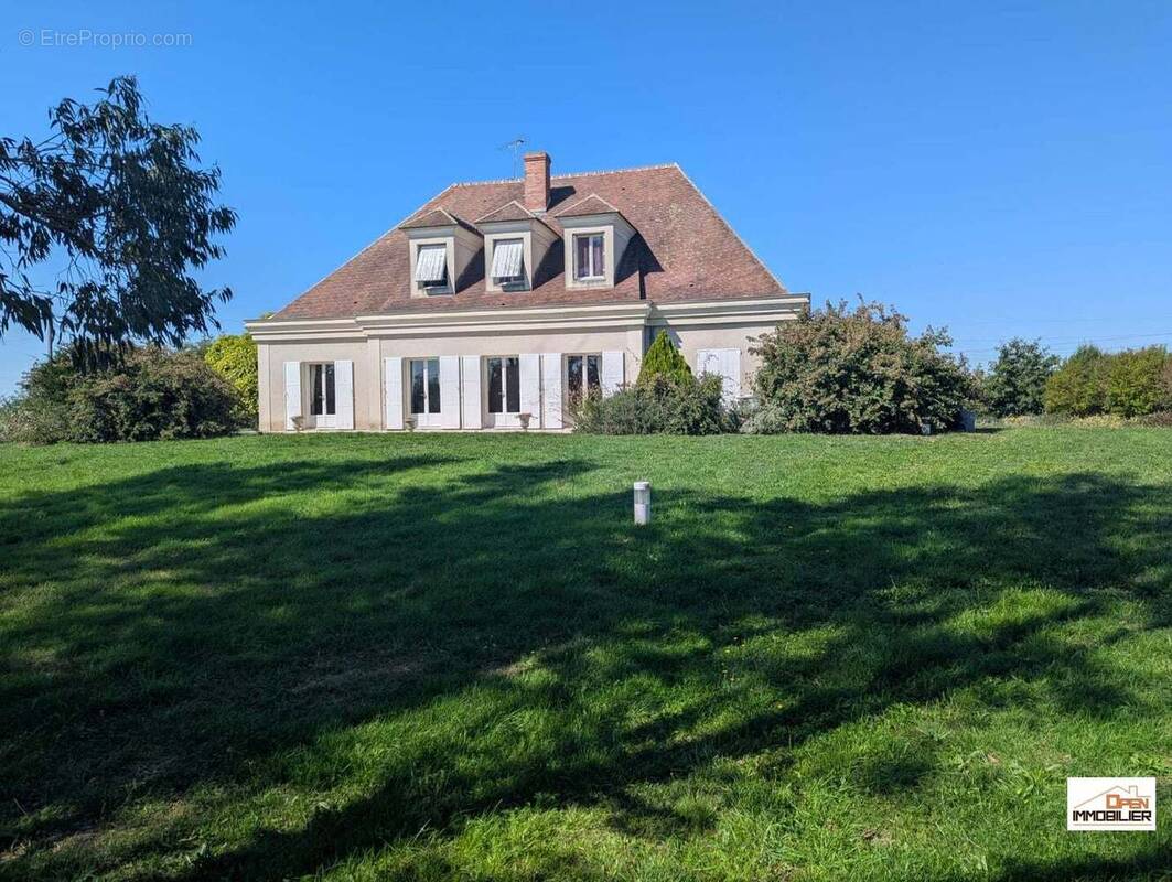 Maison à MONTGIVRAY