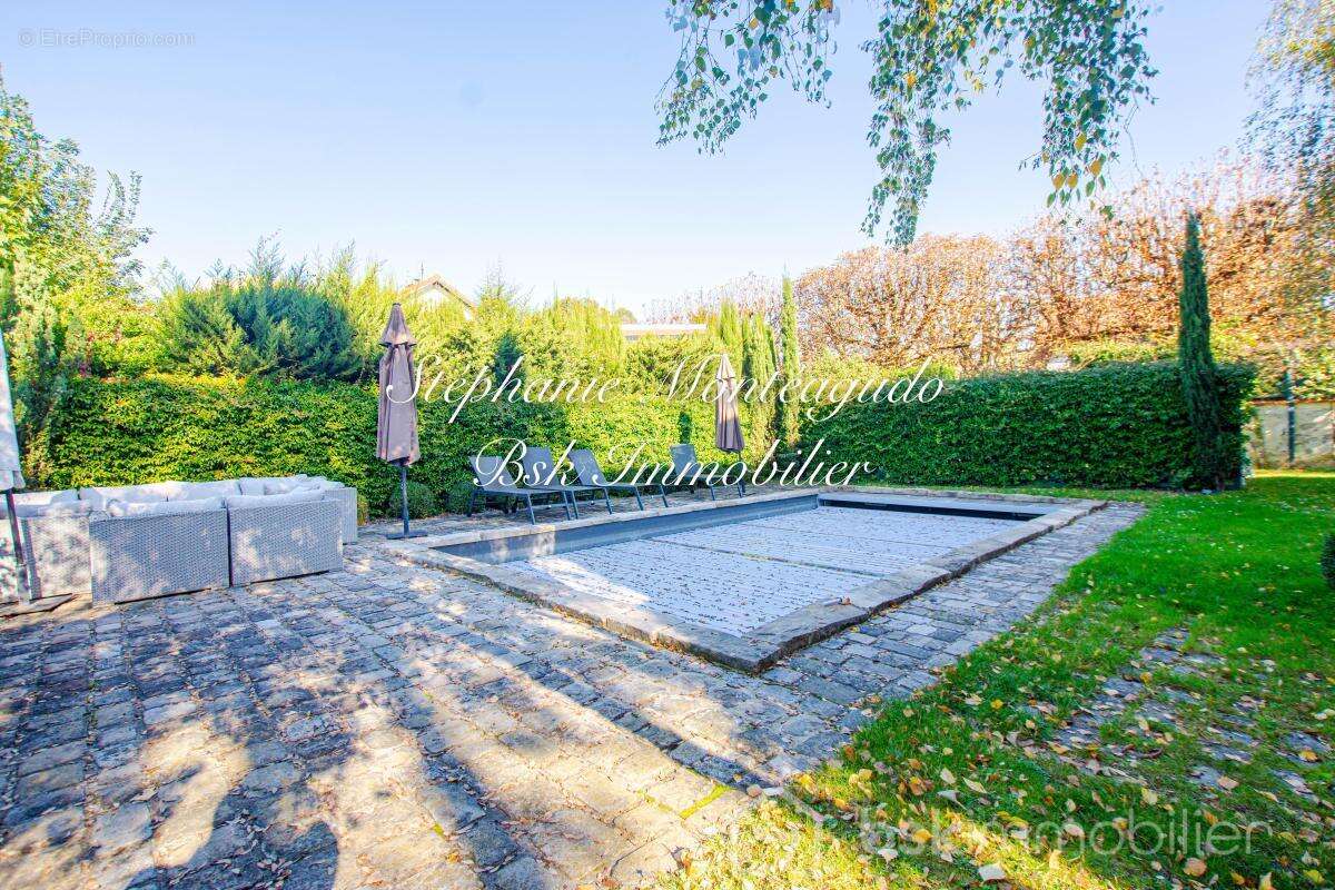 Demeure de charme début 1900 avec grand jardin, piscine, et sous-sol ! - photo 7