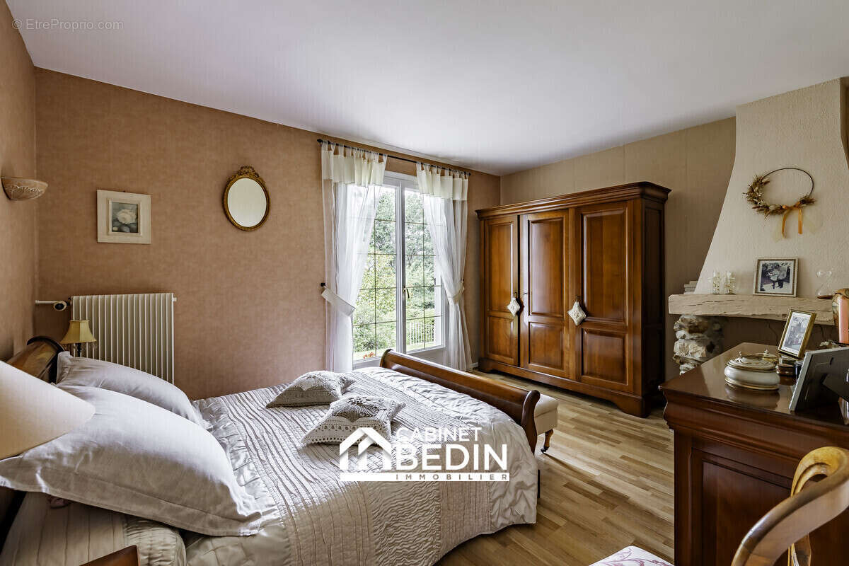 Maison 143 m² à Saint-Germain-De-La-Riviere  - photo 7