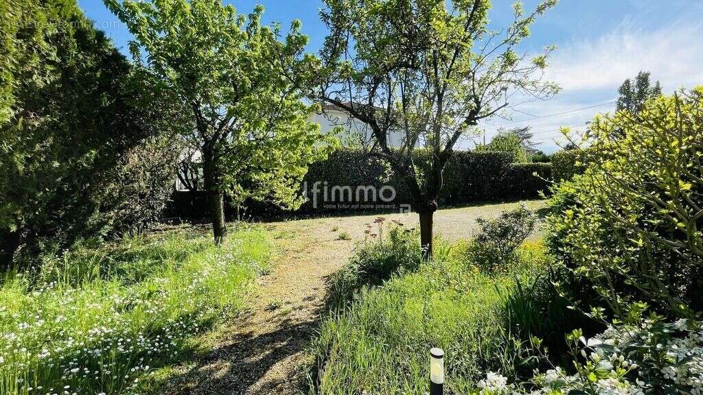 Maison à SAINT-GENIS-LAVAL