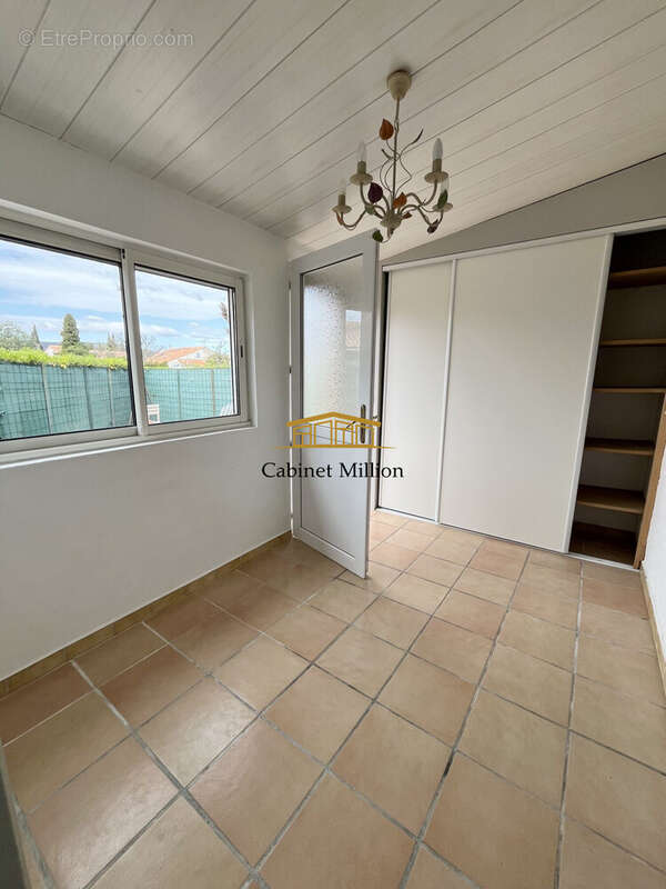 Maison à VIC-LA-GARDIOLE