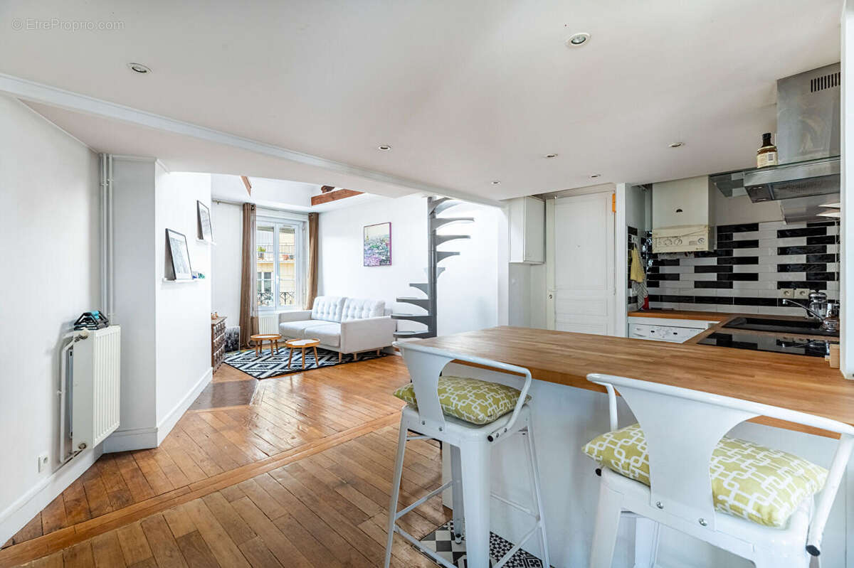 Appartement à PARIS-15E