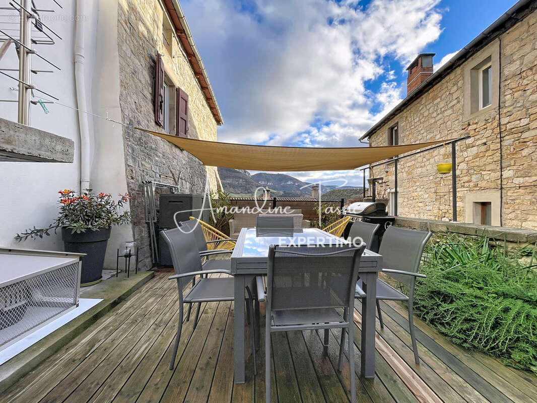 Appartement à COMPEYRE