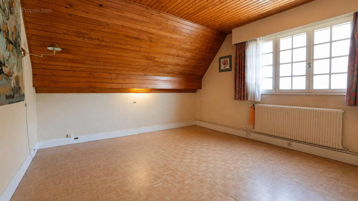 Maison à JUZIERS
