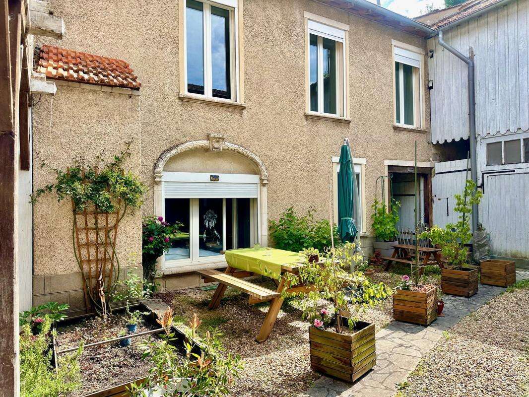 Commerce à OUZOUER-SUR-TREZEE