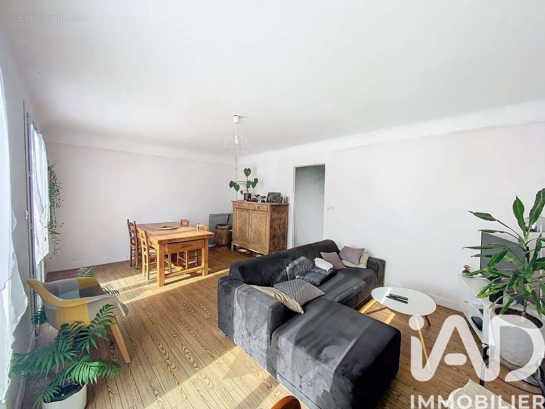 Maison 95 m² à Thonac  - photo 3