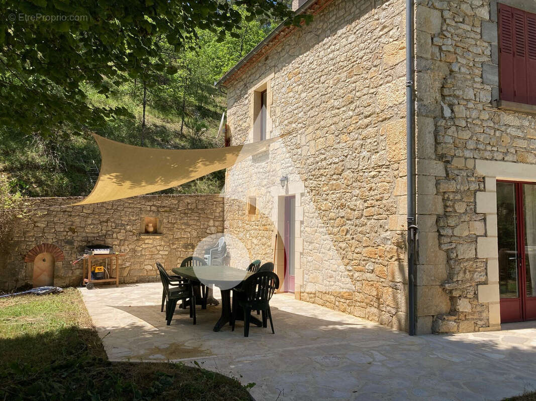 Domaine de caractère en pierre - maison, 3 gîtes, piscine et 5 hectares de forêt privée - photo 17