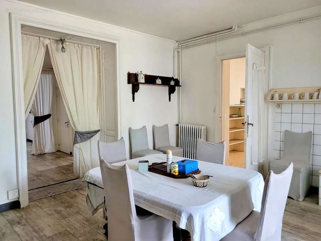 Maison à SAINT-CHRISTOLY-DE-BLAYE