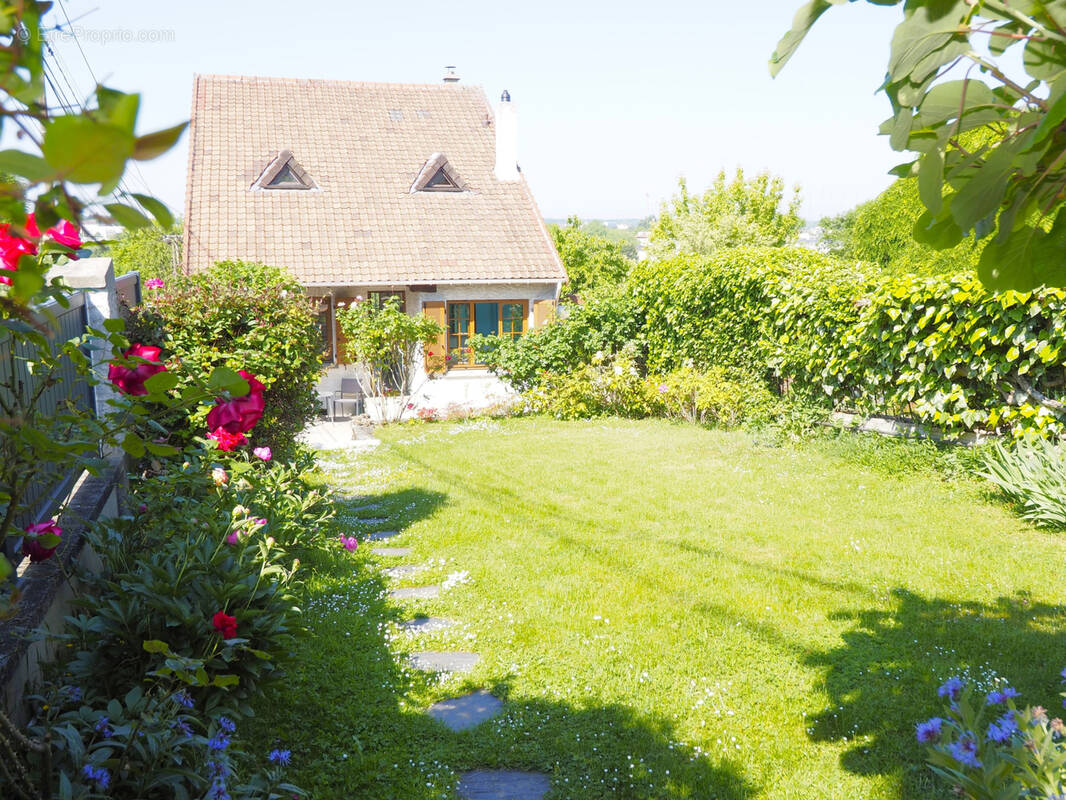 Maison à VAUX-LE-PENIL