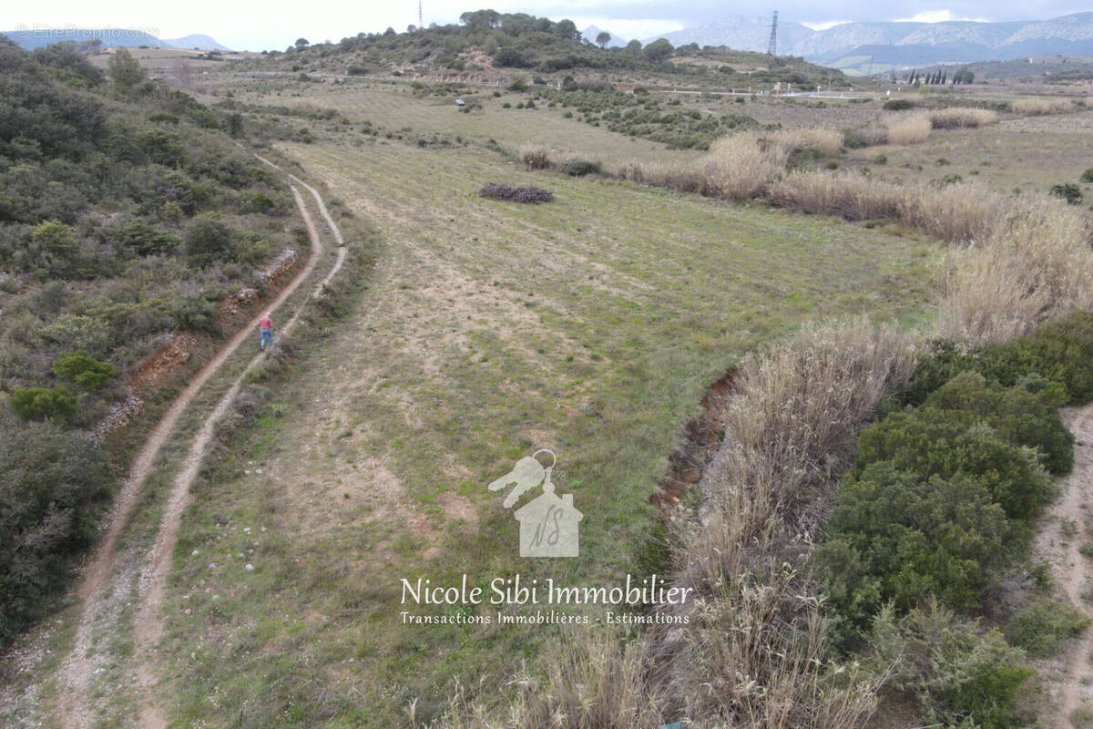 Terrain à ESTAGEL