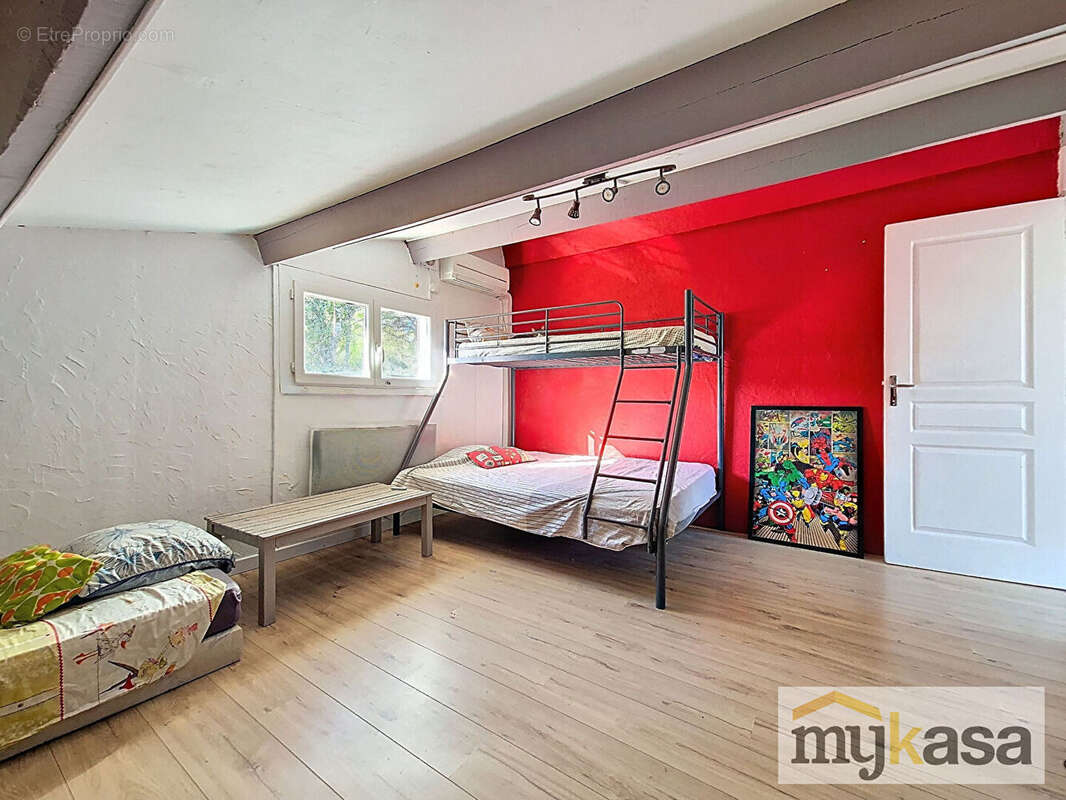 Maison à SAINT-MITRE-LES-REMPARTS