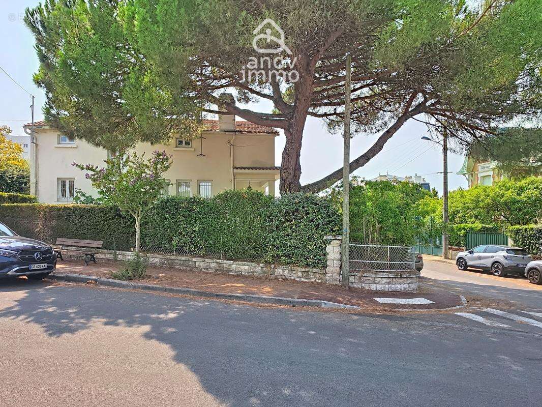 Royan Pontaillac Maison de caractère avec piscine à 4mn de l - photo 18