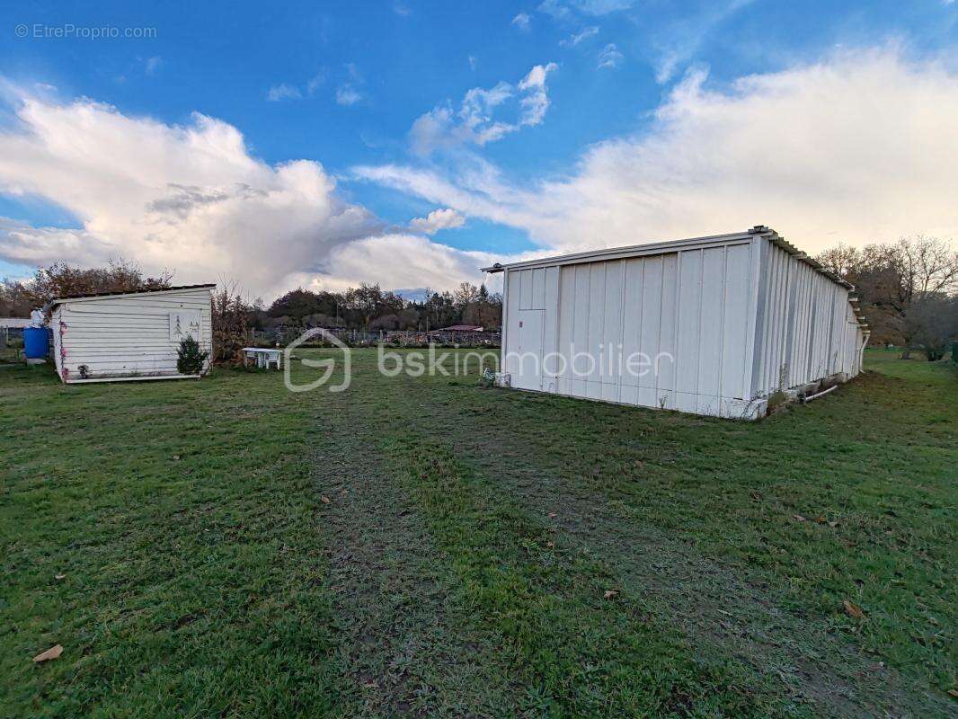 Maison à LES BORDES