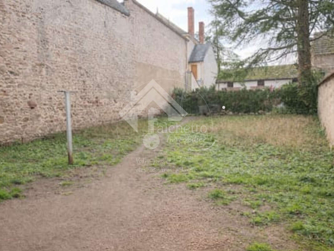 Commerce à LE DONJON